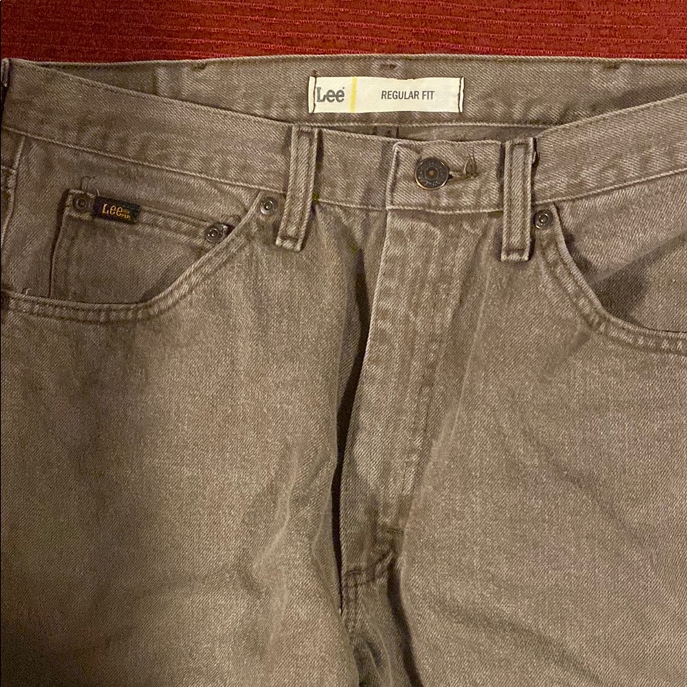 Lee Brown Straight Jeans with Classic Denim Style